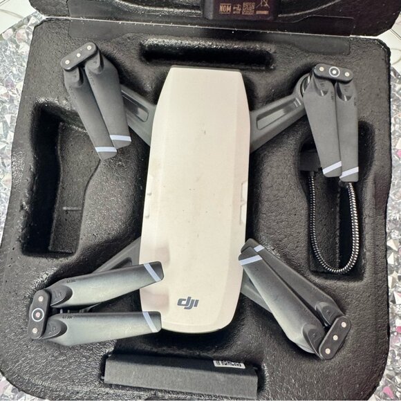 DJI spark drone case charging cable in box - Picture 7 of 14